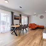Vakantiehuis Dora By Interhome *