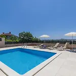 Dora By Interhome * Pula