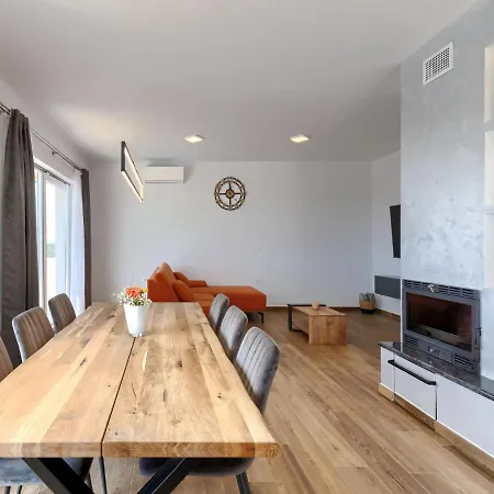 Dora By Interhome 別荘