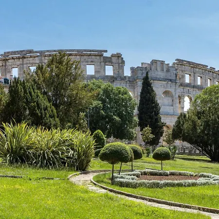 Dora By Interhome Pula