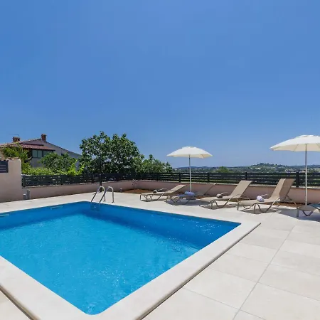 Dora By Interhome * Pula