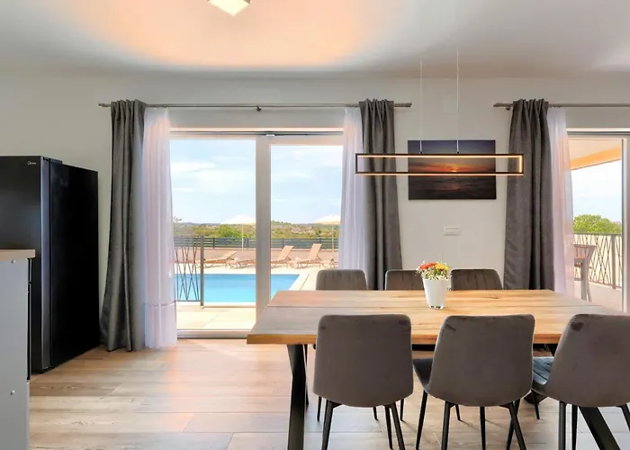 Dora By Interhome Pula