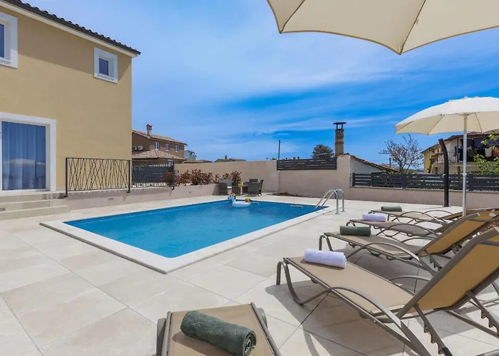 Dora By Interhome * Pula