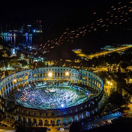 Dora By Interhome 풀라