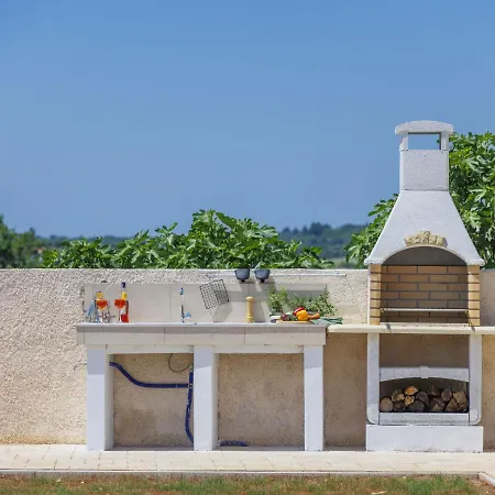 Dora By Interhome * 풀라